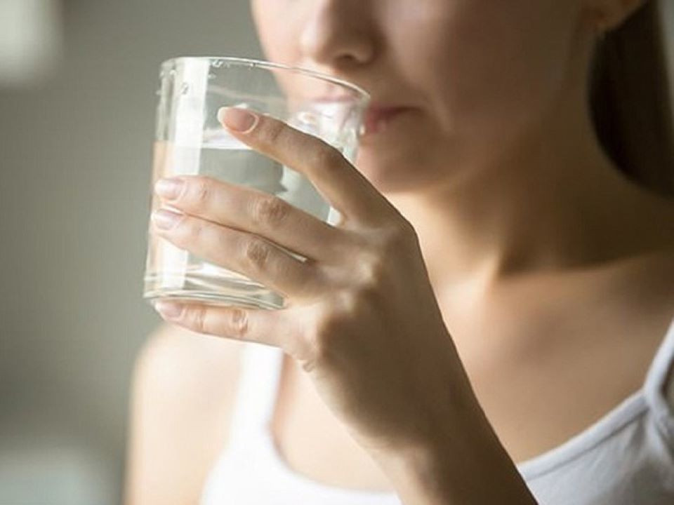 Điều gì sẽ xảy ra với cơ thể nếu không uống nước 1 ngày?