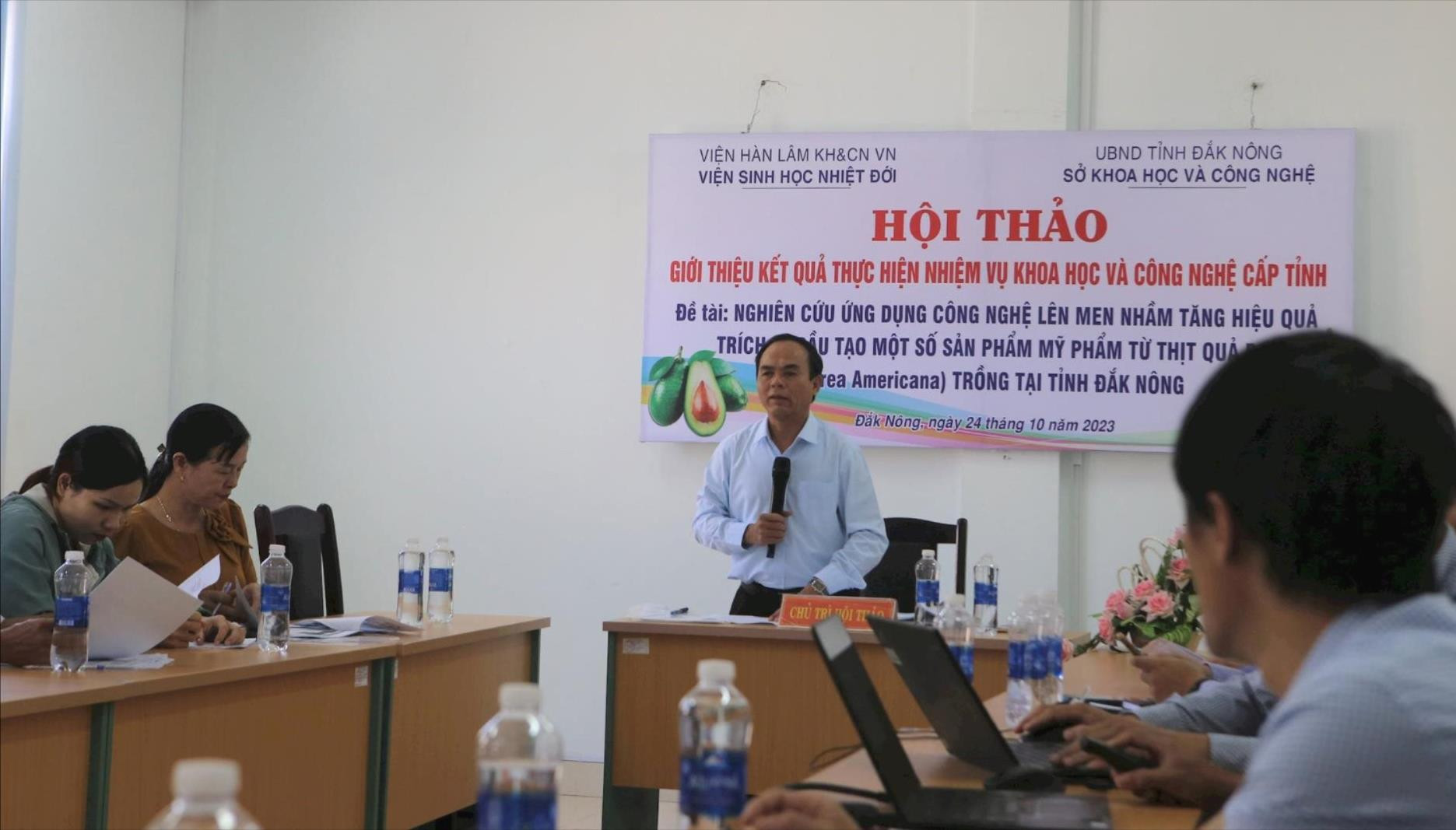 Sở KHCN Đắk Nông phối hợp với Viện Sinh học nhiệt đới (Viện Hàn lâm KHCN Việt Nam) tổ chức Hội thảo “Ứng dụng công nghệ lên men thu nhận dầu và tạo một số sản phẩm mỹ phẩm từ thịt quả bơ trồng tại tỉnh Đắk Nông” vào tháng 10/2023