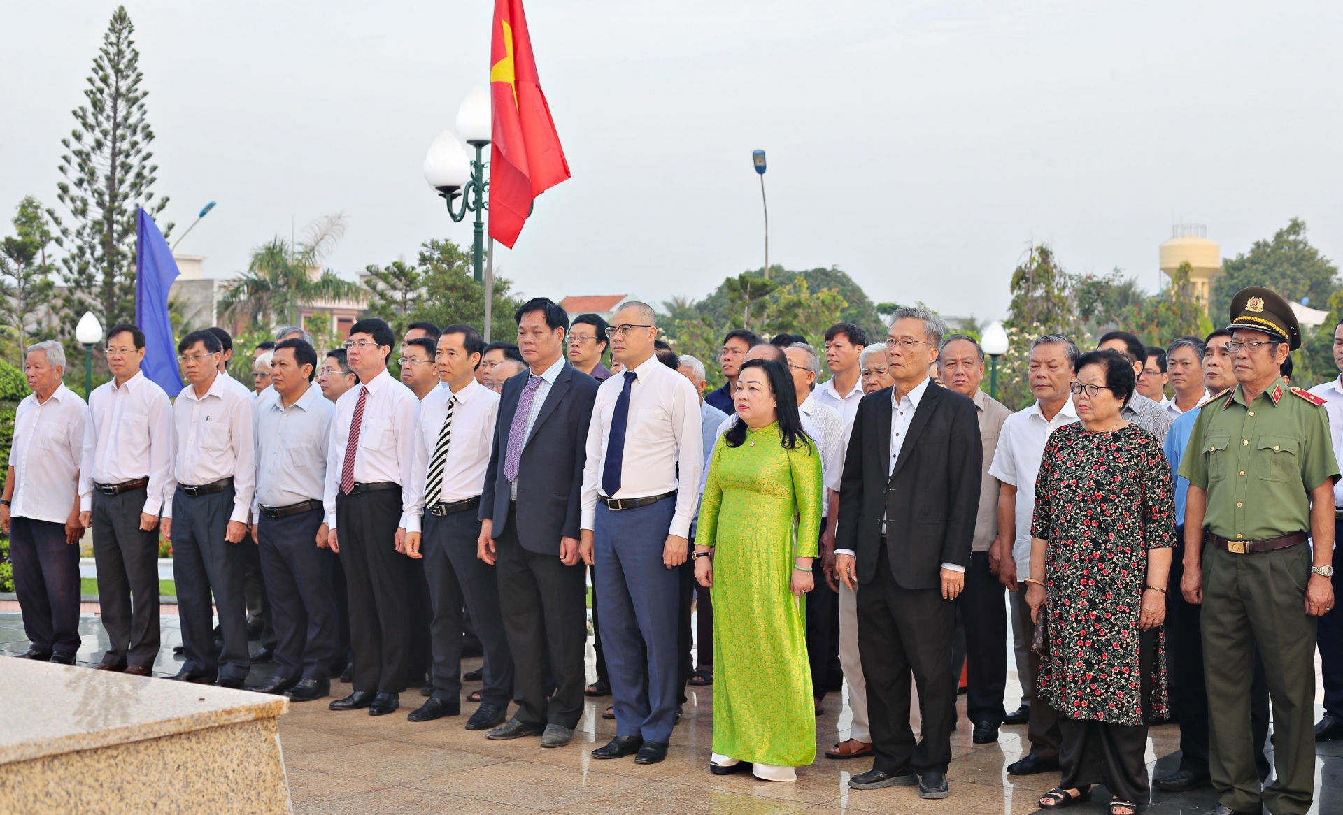 đoàn công tác của Ban Thường vụ Tỉnh uỷ Lâm Đồng do đồng chí Nguyễn Thái Học, Quyền Bí thư Tỉnh ủy Lâm Đồng làm trưởng đoàn đã cùng Ban Thường vụ Tỉnh uỷ Phú Yên đến viếng nghĩa trang Liệt sĩ tỉnh Phú Yên nhân kỷ niệm 49 năm Ngày giải phóng tỉnh Phú Yên (1/4/1975-1/4/2024)