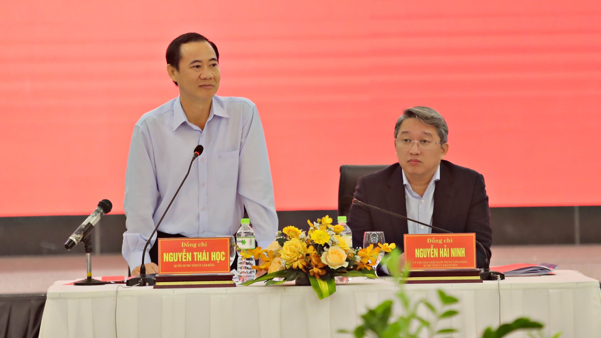 Hai đồng chí chủ trì buổi làm việc