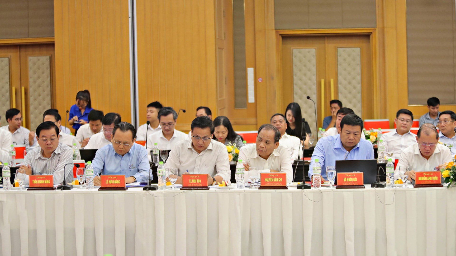 Quang cảnh buổi làm việc