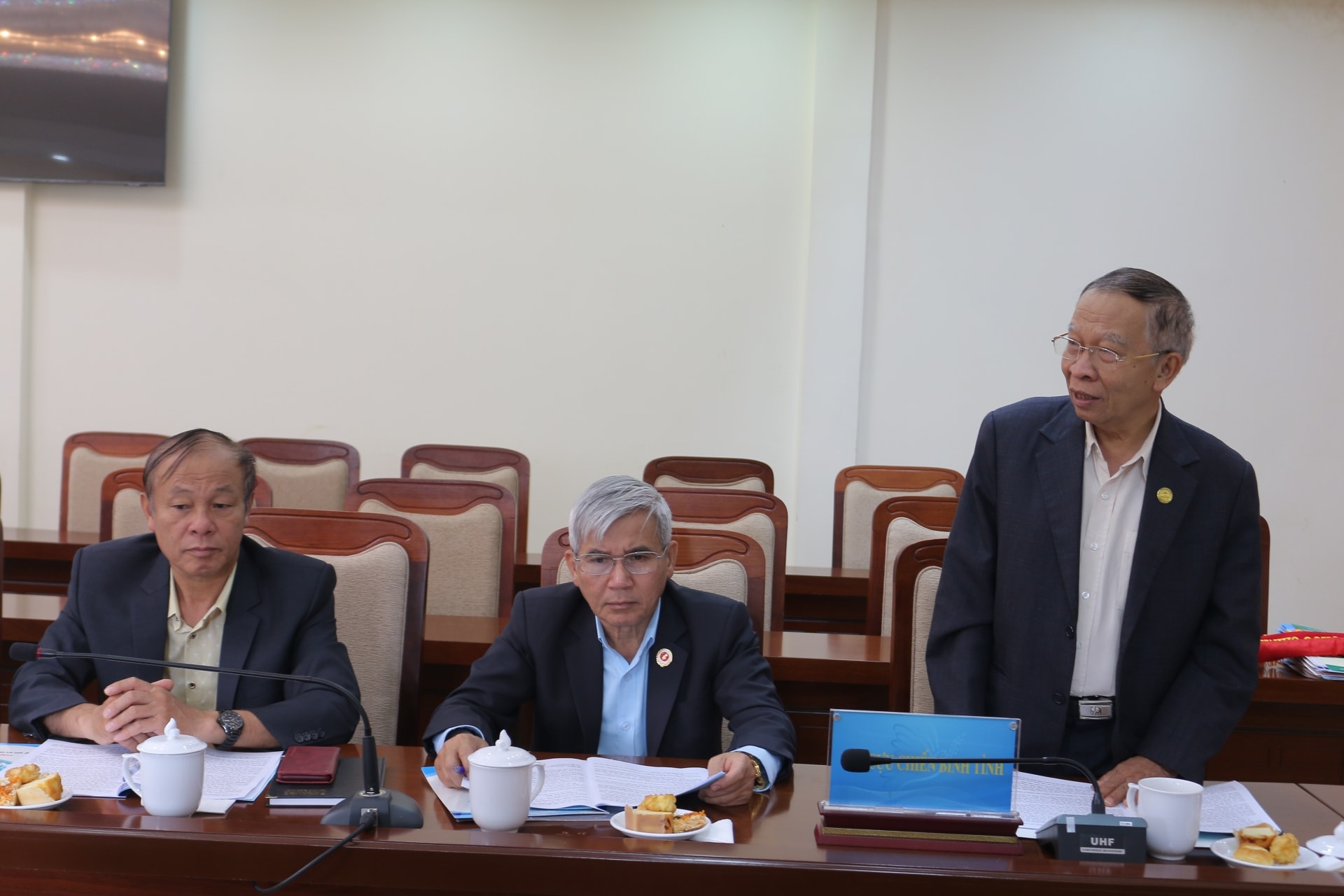 Đại diện Hội Cựu chiến binh tỉnh trao đổi tại hội nghị
