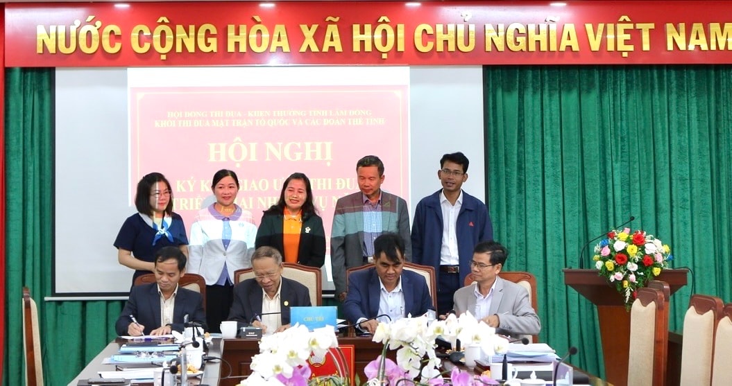 Khối thi đua MTTQ và các đoàn thể tỉnh ký kết giao ước thi đua năm 2024