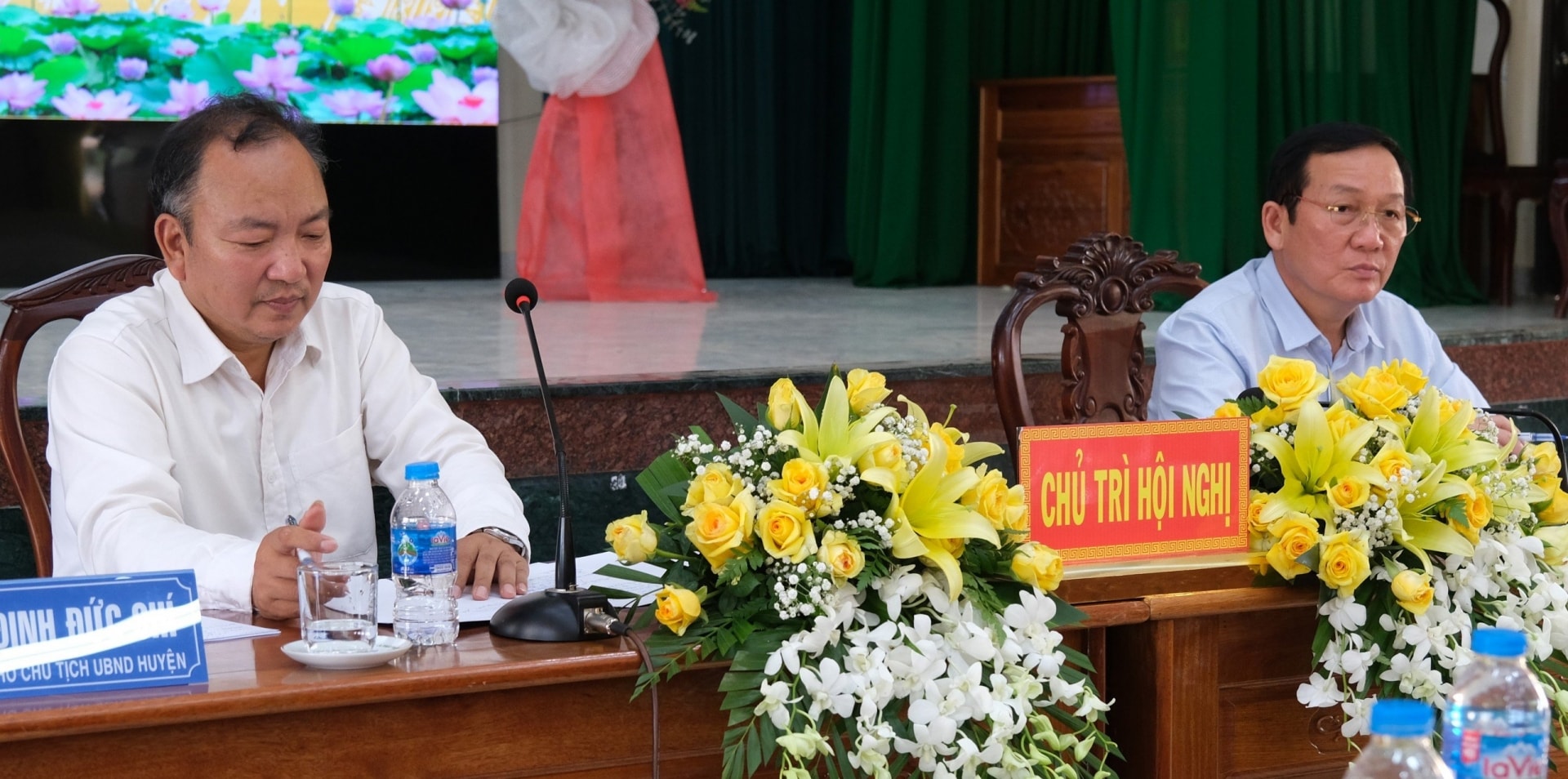 Các đồng chí chủ trì