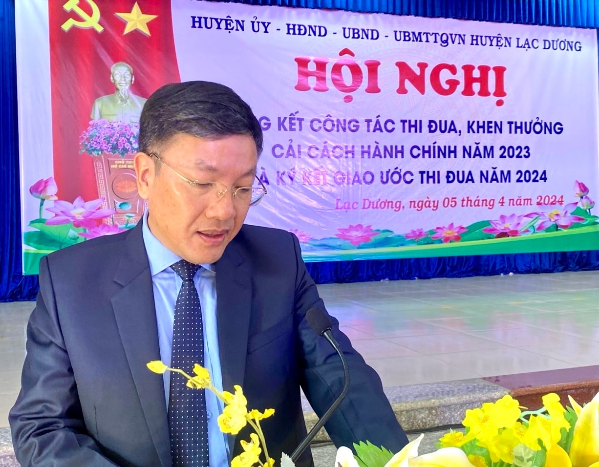 Bùi Thế - Phó Bí thư Huyện ủy, Chủ tịch UBND huyện phát động phong trào thi đua năm 2024