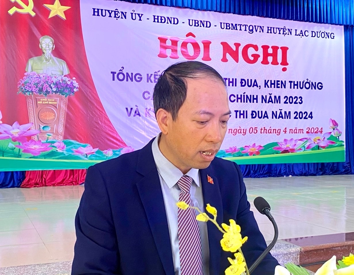 đồng chí: Sử Thanh Hoài - Bí thư Huyện ủy, Chủ tịch HĐND huyện;