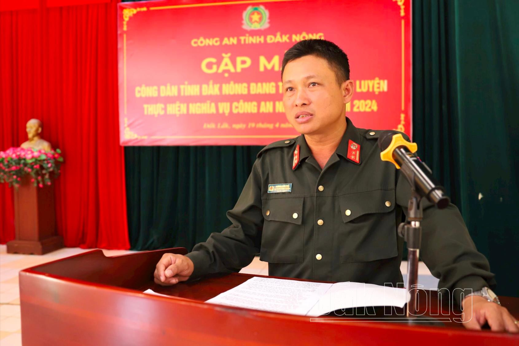 Trung tá Dương Văn Thế, Phó Trung đoàn trưởng Trung đoàn Cảnh sát cơ động Tây Nguyên đánh giá cao kết quả huấn luyện của các chiến sĩ là công dân tỉnh Đắk Nông