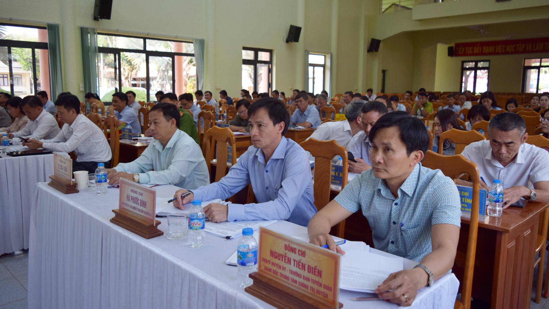Các đại biểu tham dự hội nghị