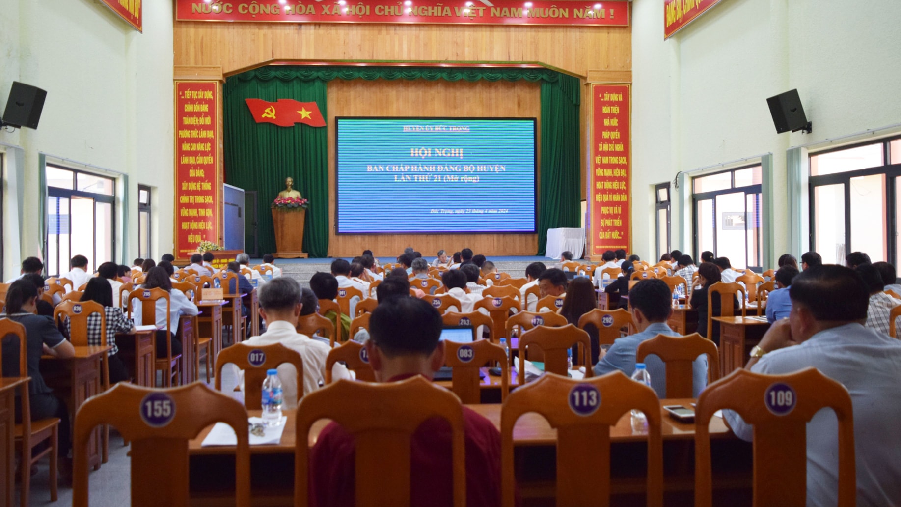 Quang cảnh hội nghị