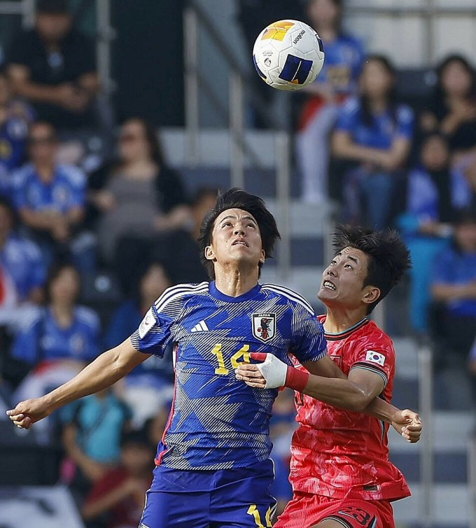 Hàn Quốc (áo đỏ) thắng Nhật Bản (áo xanh) 1-0 ở lượt cuối bảng B U23 châu Á 2024. Ảnh: Yonhap