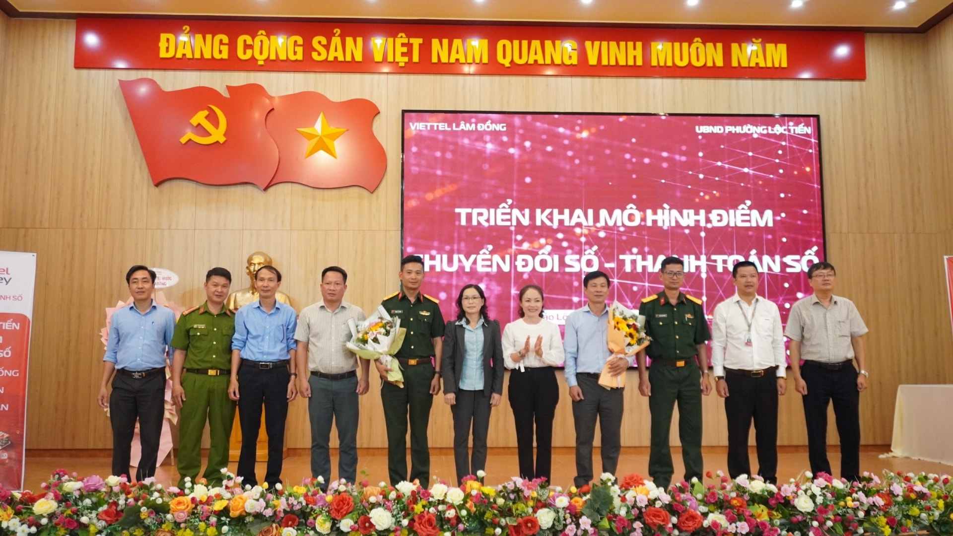 Viettel Lâm Đồng và UBND phường Lộc Tiến ký kết triển khai mô hình điểm Chuyển đổi số - Thanh toán số.
