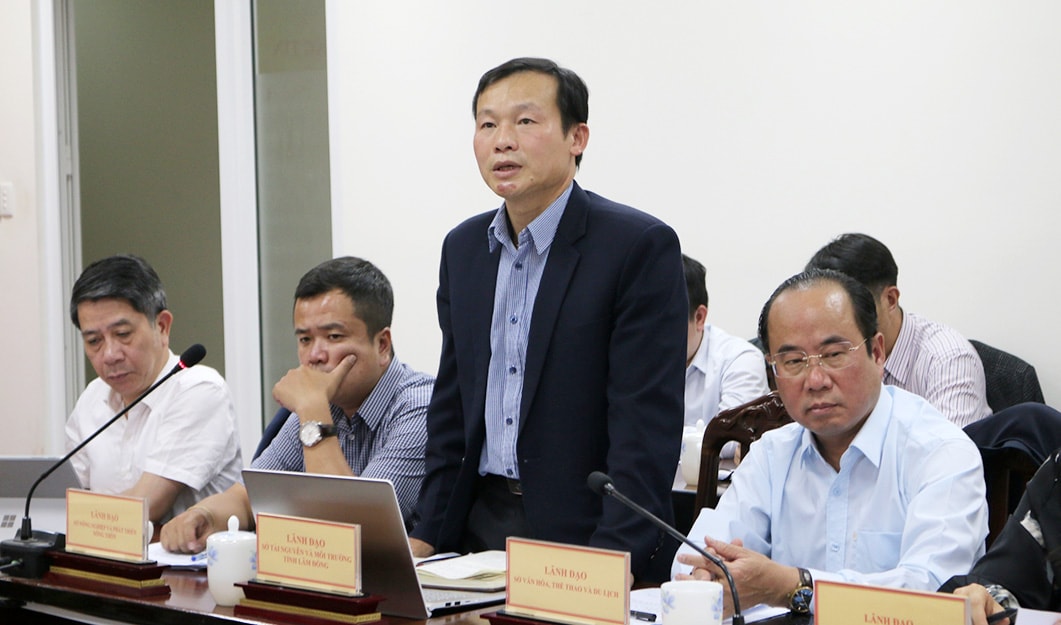 Đại diện lãnh đạo Sở Tài nguyên và Môi trường thông tin về công tác quản lý khai thác khoáng sản trên địa bàn tỉnh