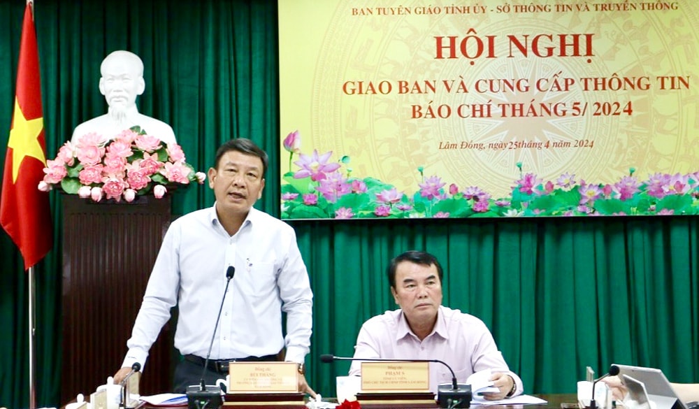 Đồng chí Bùi Thắng - Ủy viên Ban Thường vụ, Trưởng Ban Tuyên giáo Tỉnh ủy phát biểu chỉ đạo tại hội nghị