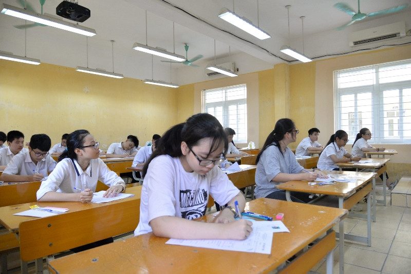 Sáng nay (17/6), gần 107.000 thí sinh tại Hà Nội làm thủ tục dự thi lớp 10 - Báo Phụ Nữ