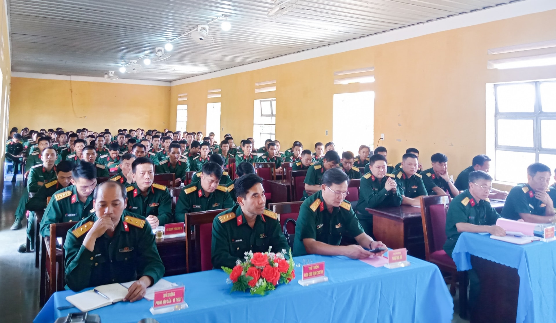 Quang cảnh buổi kiểm tra và đối thoại dân chủ