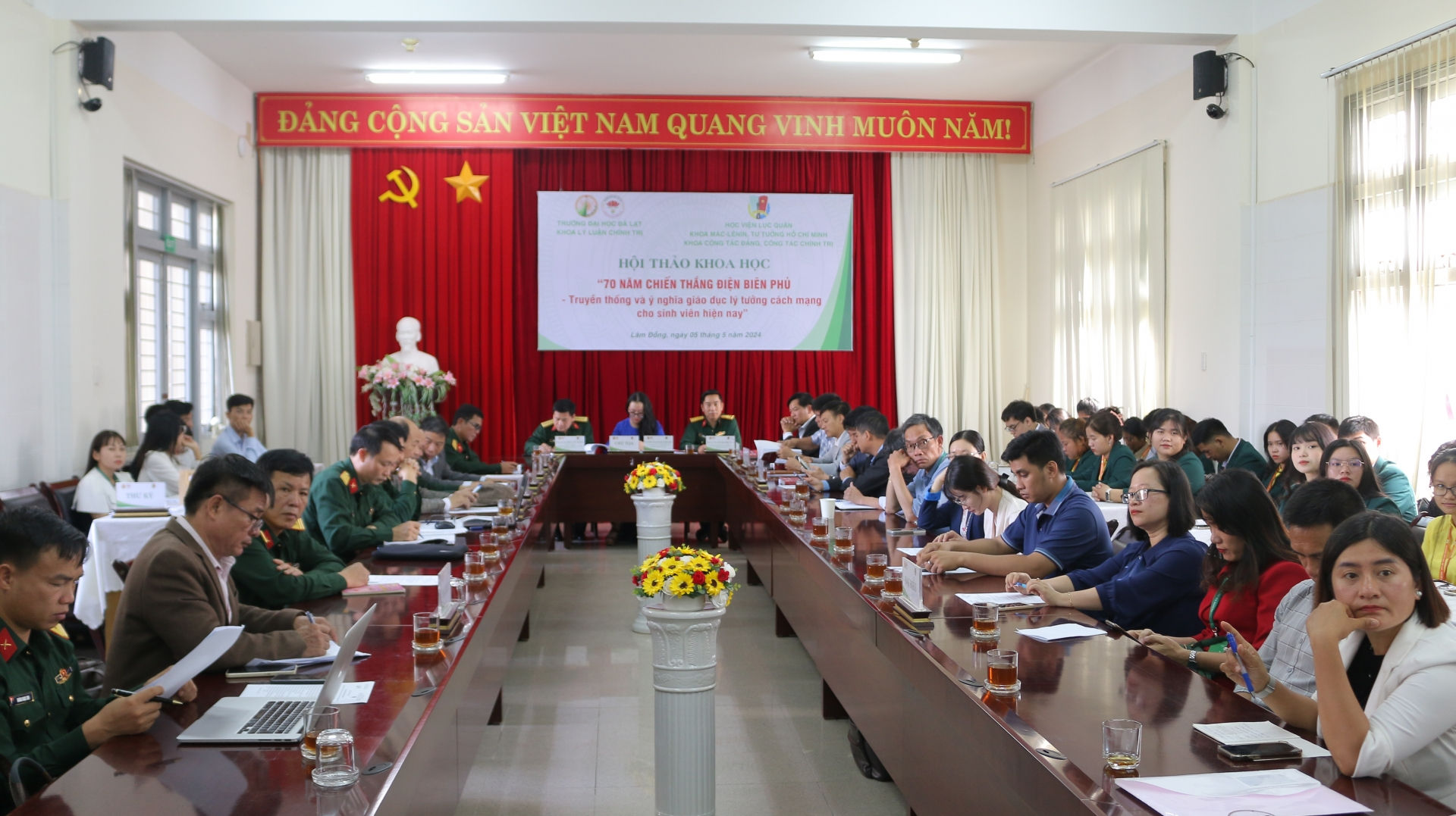 Các đại biểu tham dự hội thảo