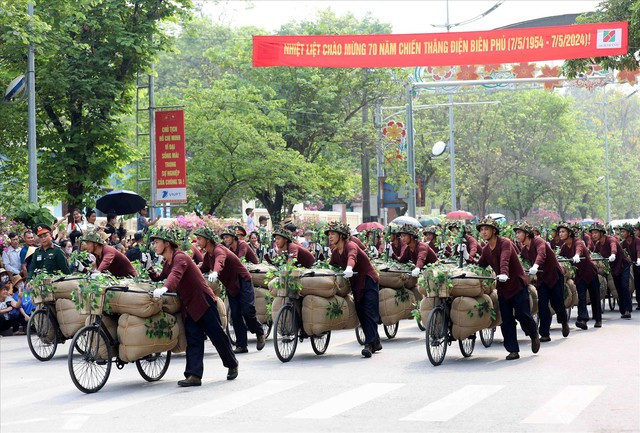 Truyền hình trực tiếp Lễ kỷ niệm, diễu binh, diễu hành 70 năm Chiến thắng Điện Biên Phủ - Ảnh 4.
