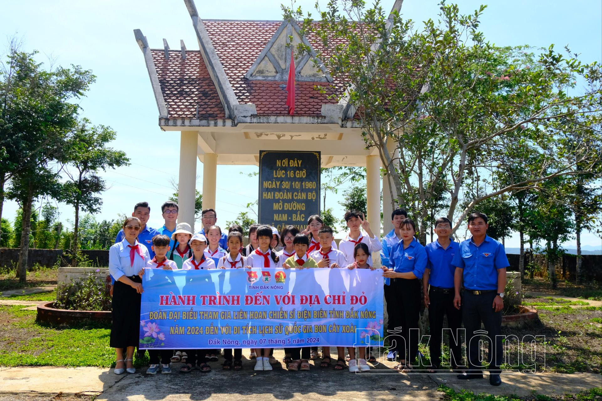 Đoàn đại biểu tham gia Liên hoan “Chiến sĩ nhỏ Điện Biên” tỉnh Đắk Nông năm 2024 đến thăm địa chỉ đỏ tại Khu di tích lịch sử cấp Quốc gia đặc biệt bon Cây Xoài, xã Đắk Nia, TP. Gia Nghĩa