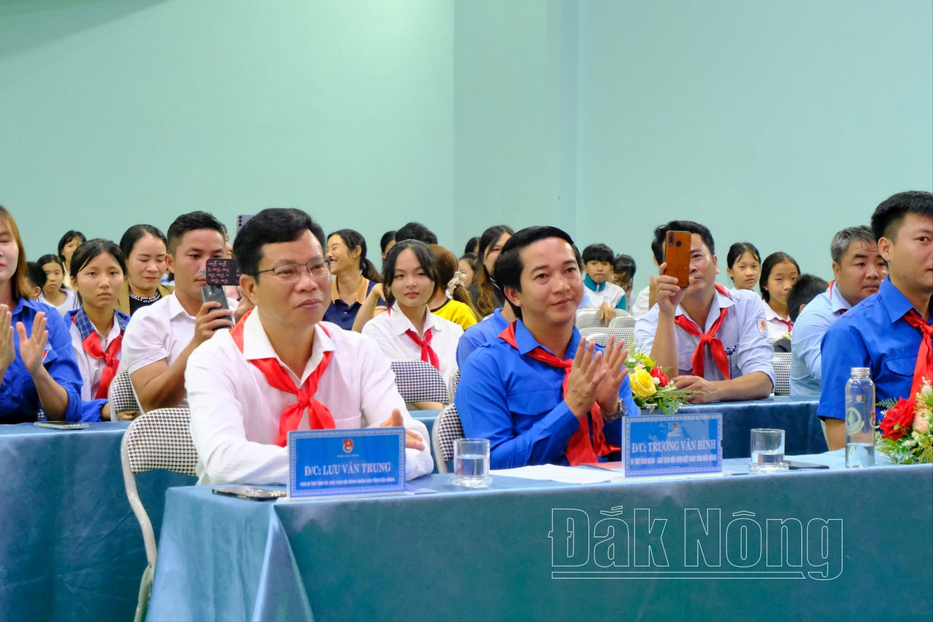 Đồng chí Lưu Văn Trung, Phó Bí thư Tỉnh ủy, Chủ tịch HĐND tỉnh tham dự tại chương trình