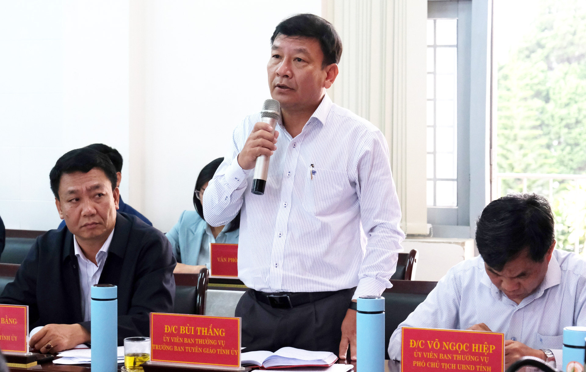 Đồng chí Bùi Thắng - Ủy viên Ban Thường vụ, Trưởng Ban Tuyên giáo Tỉnh ủy đánh giá cao công tác giáo dục chính trị, tư tưởng cho sinh viên của Trường Đại học Đà Lạt