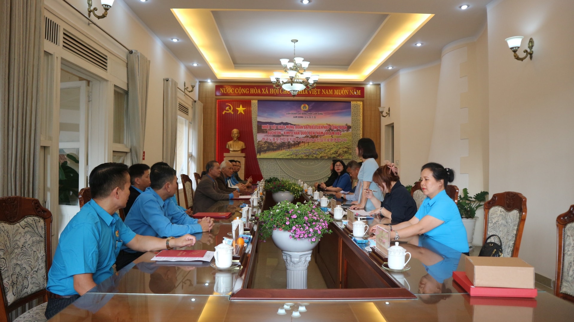 Phát biểu trong buổi làm việc