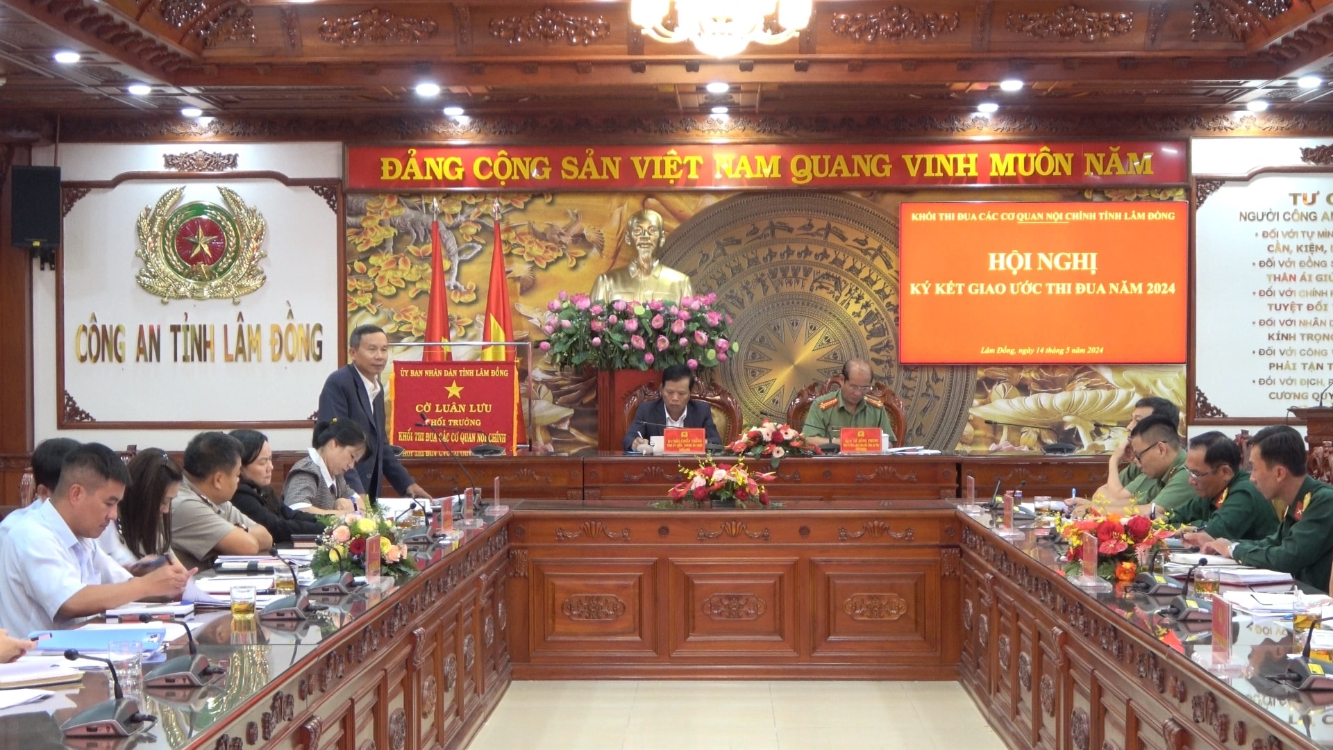 Quang cảnh hội nghị