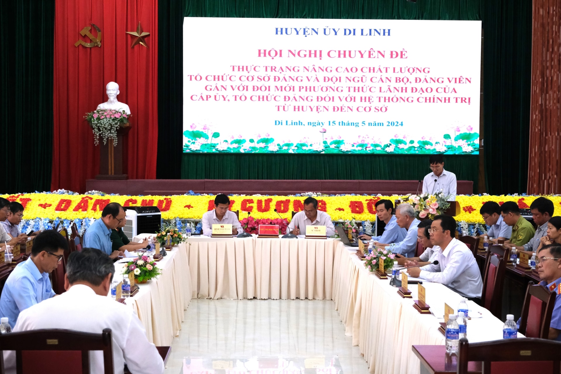 Các đại biểu tham dự Hội nghị