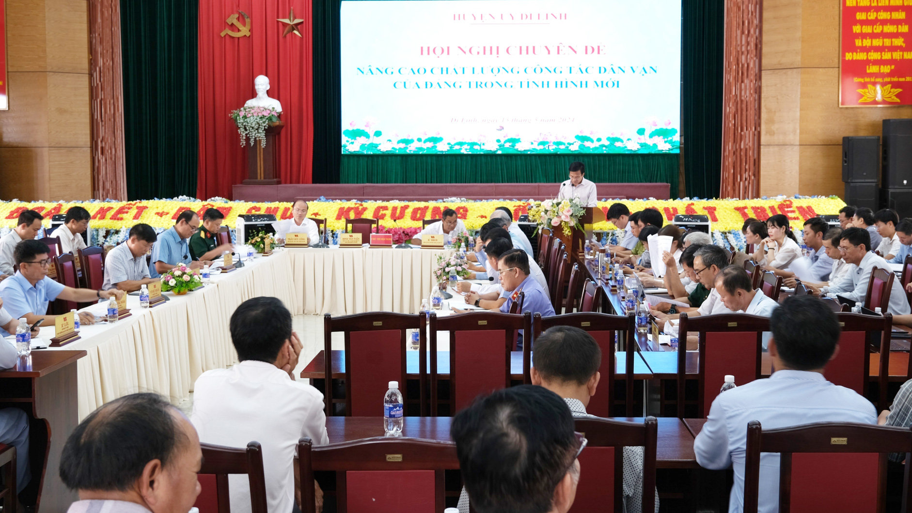 Các đại biểu tham dự Hội nghị