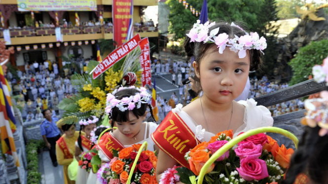 Lễ Phật đản tươi sắc hoa và khát vọng hòa bình - Tuổi Trẻ Online