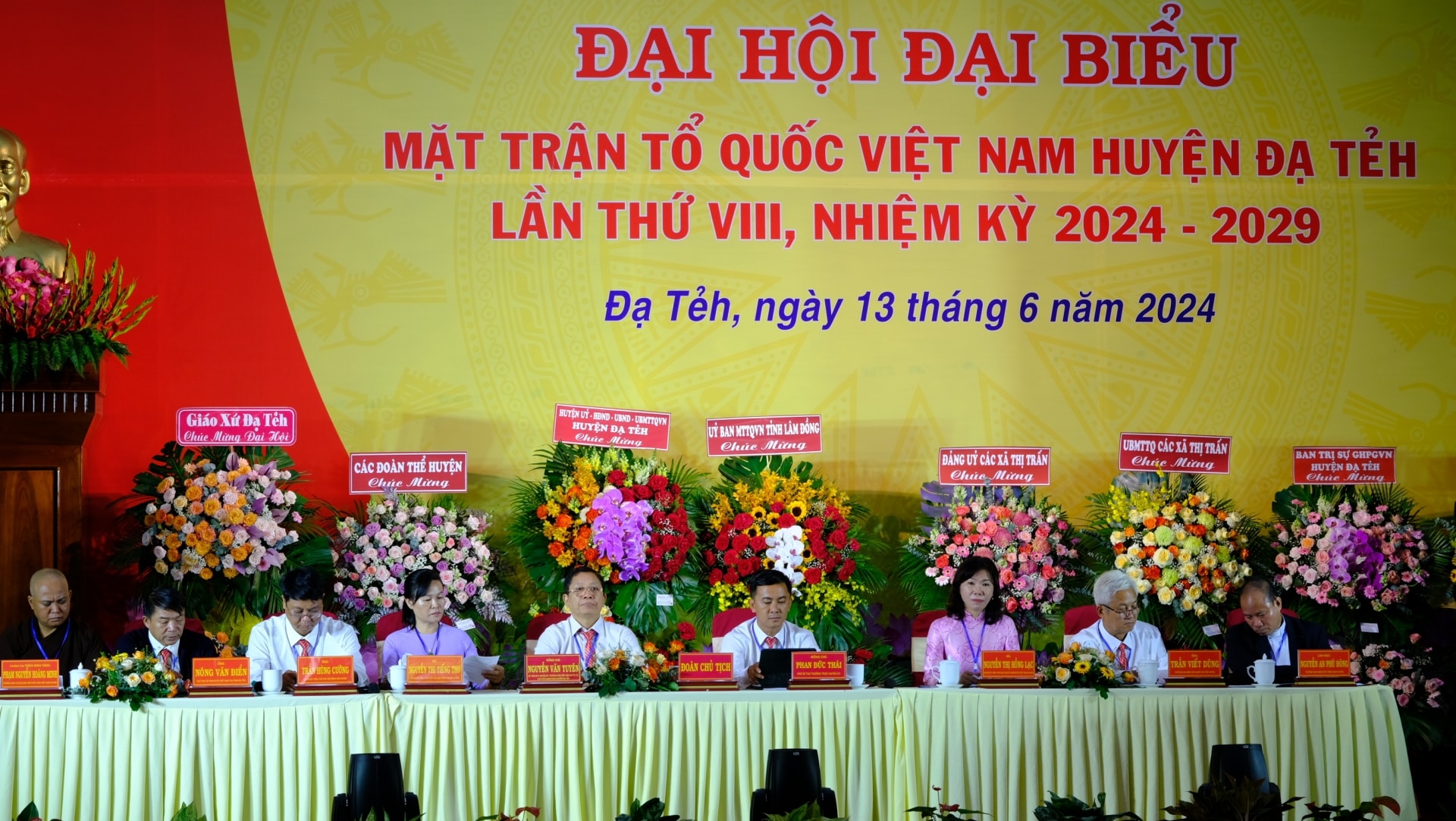 Đoàn Chủ tịch điều hành Đại hội.