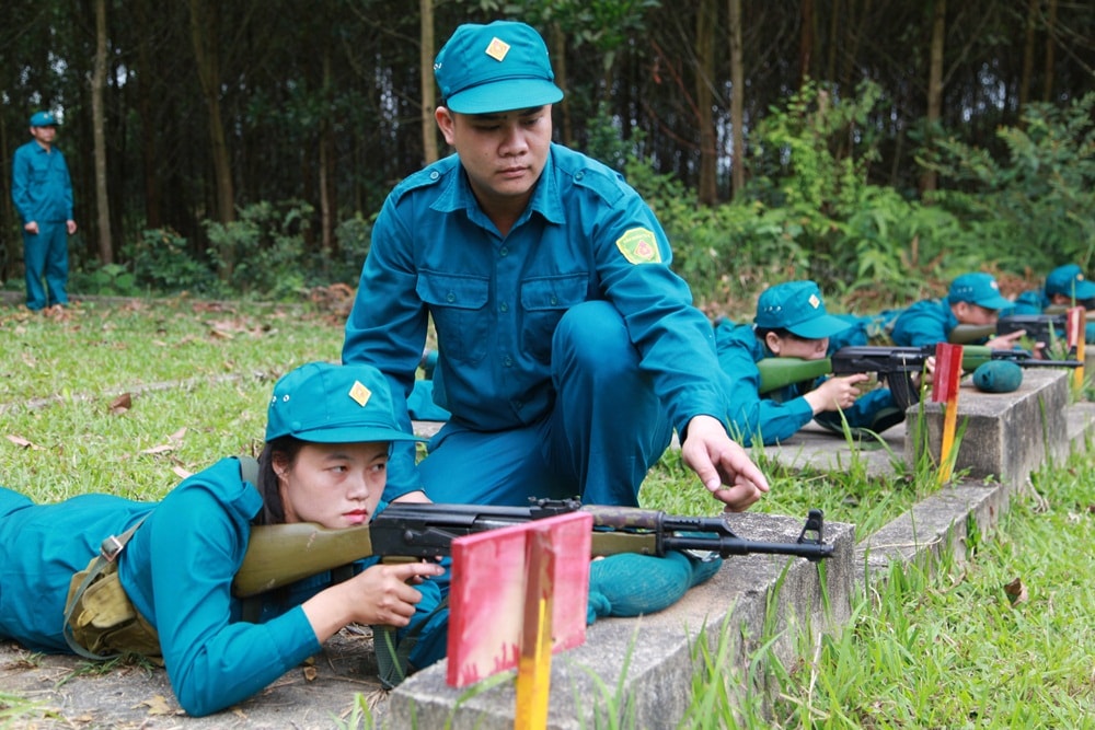 Huấn luyện dân quân tự vệ: Cơ bản, thiết thực, chất lượng - Báo Quảng Ninh điện tử