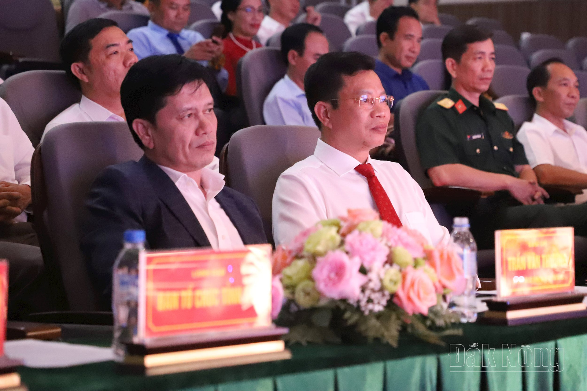 Đồng chí Lưu Văng Trung, Phó Bí thư Tỉnh ủy, Chủ tịch HĐND tỉnh Đắk Nông cùng các đại biểu tham dự