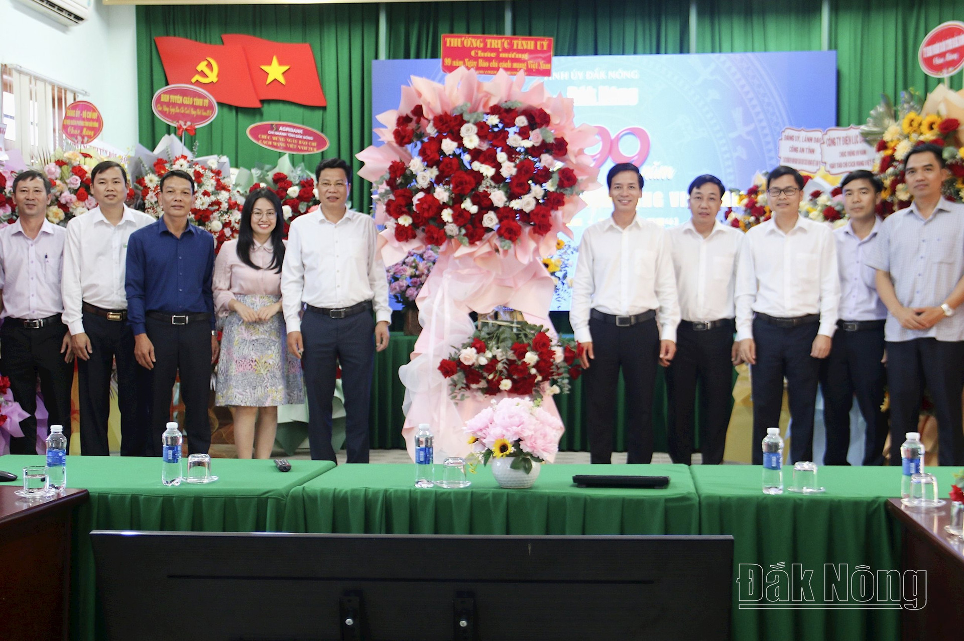 Phó Bí thư Tỉnh ủy, Chủ tịch HĐND tỉnh Lưu Văn Trung đã đến thăm, chúc mừng cán bộ, phóng viên Báo Đắk Nông Nhân Kỷ niệm 99 năm Ngày Báo chí cách mạng Việt Nam (21/6)