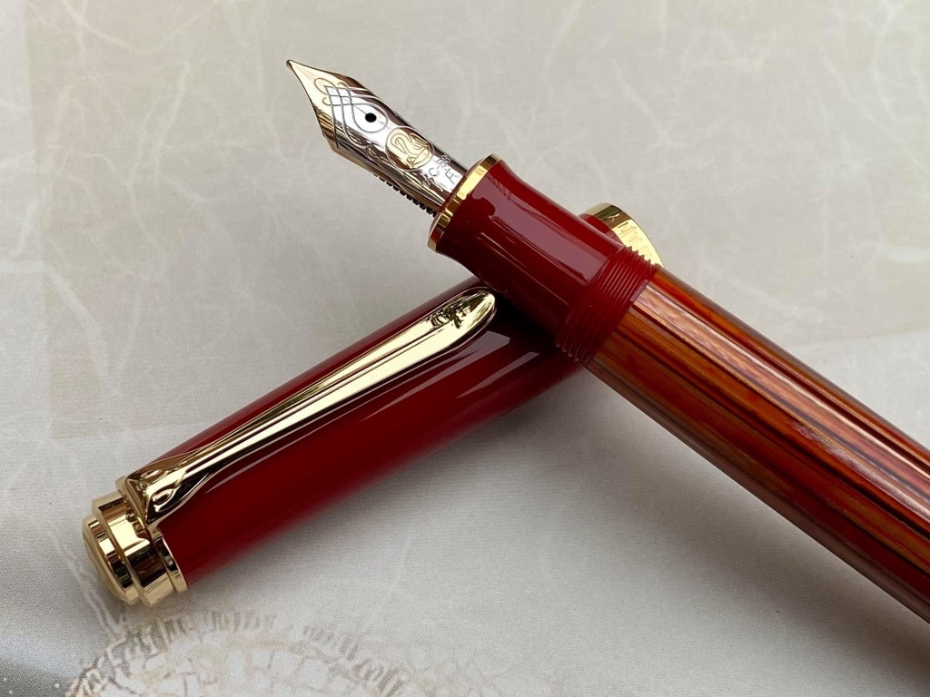 Bút Máy Pelikan Souveran M600 Tortoiseshell Red Special Edition