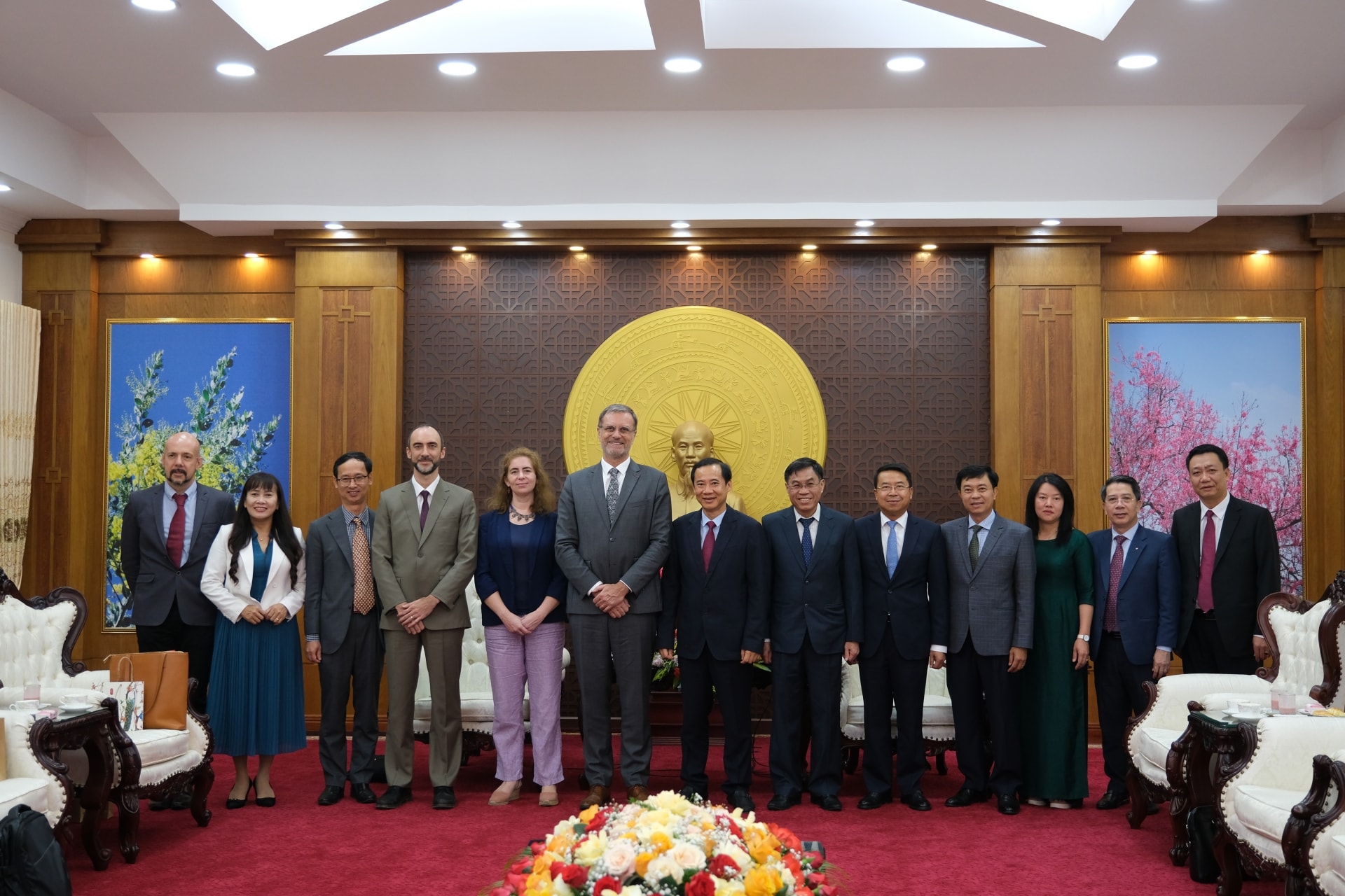 đồng chí Nguyễn Thái Học - Quyền Bí thư Tỉnh ủy Lâm Đồng đã có buổi tiếp xã giao ông Olivier Brochet - Đại sứ nước Cộng hòa Pháp tại Việt Nam.