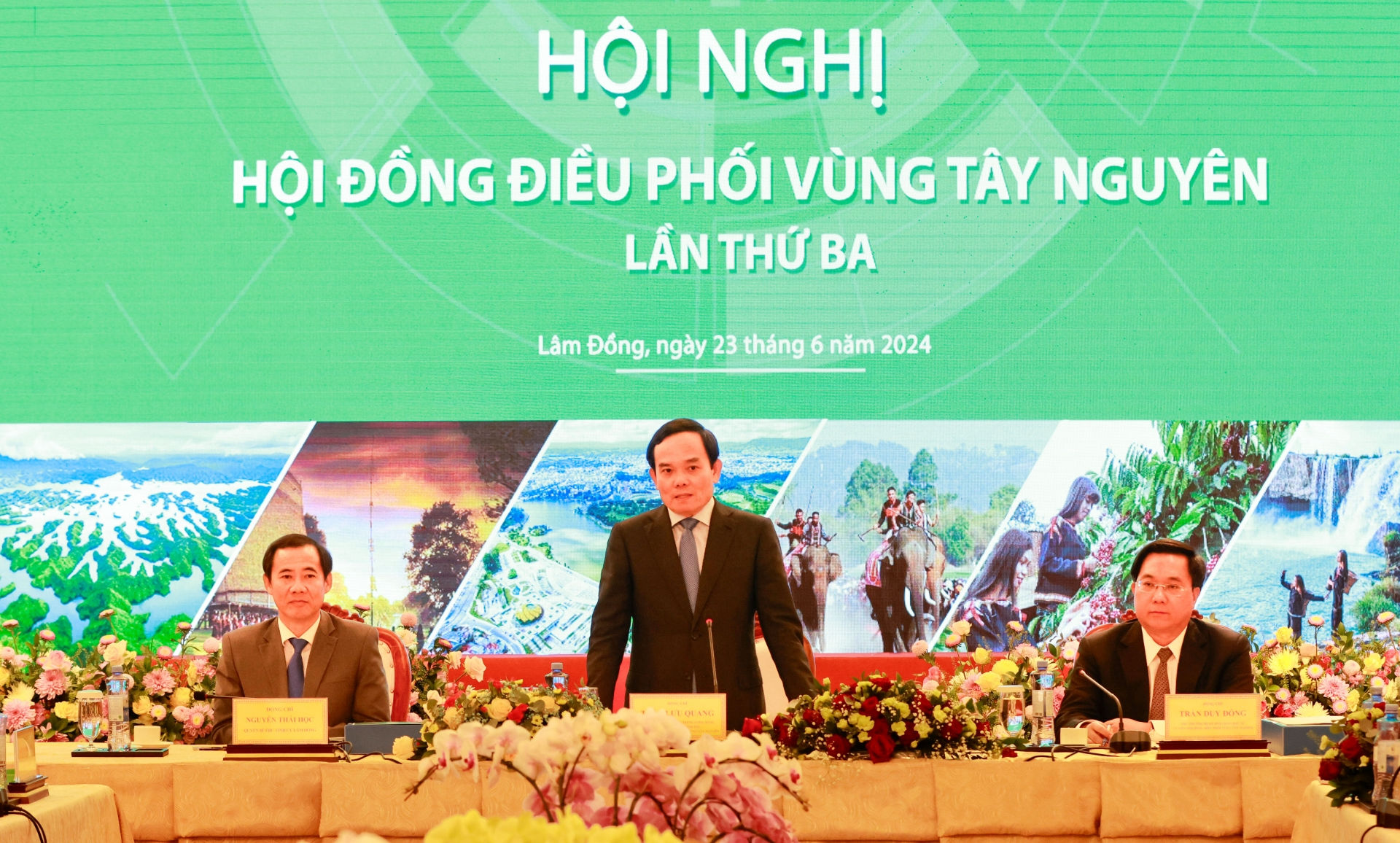 Các đồng chí chủ trì Hội nghị