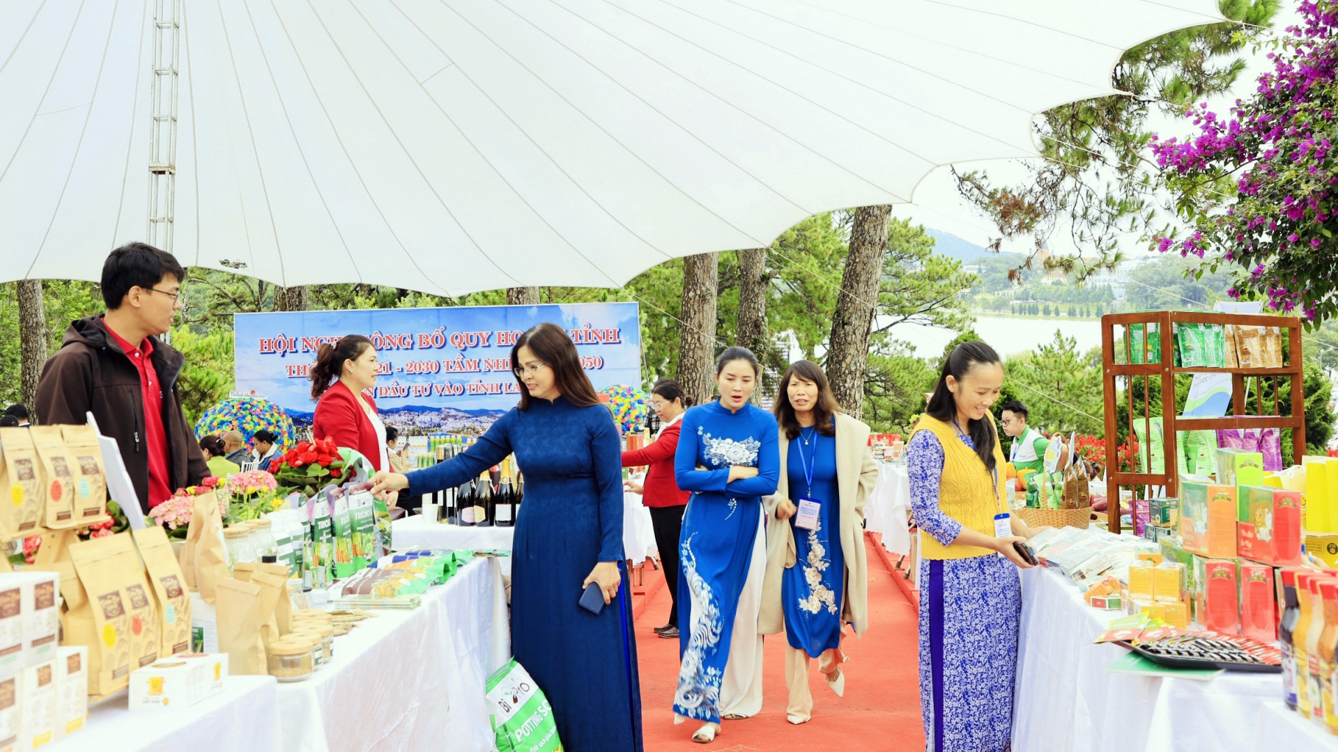 30 doanh nghiệp quảng bá, giới thiệu sản phẩm OCOP, nông nghiệp chất lượng cao và du lịch