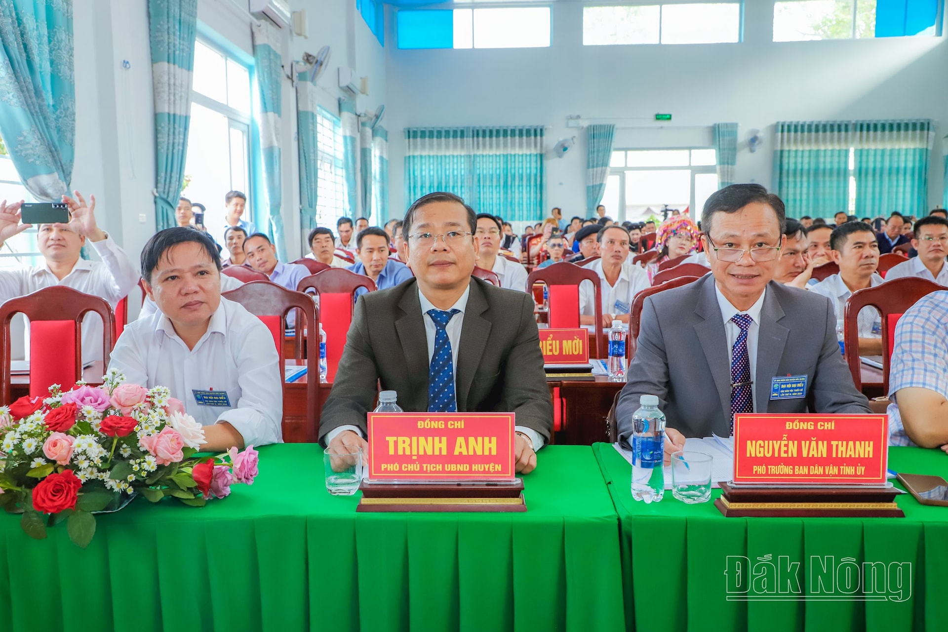 Đồng chí Nguyễn Văn Thanh, Phó Trưởng Ban Dân vận Tỉnh ủy, Phó Trưởng Ban Chỉ đạo Đại hội; lãnh đạo HĐND, UBND huyện Đắk Glong tham dự