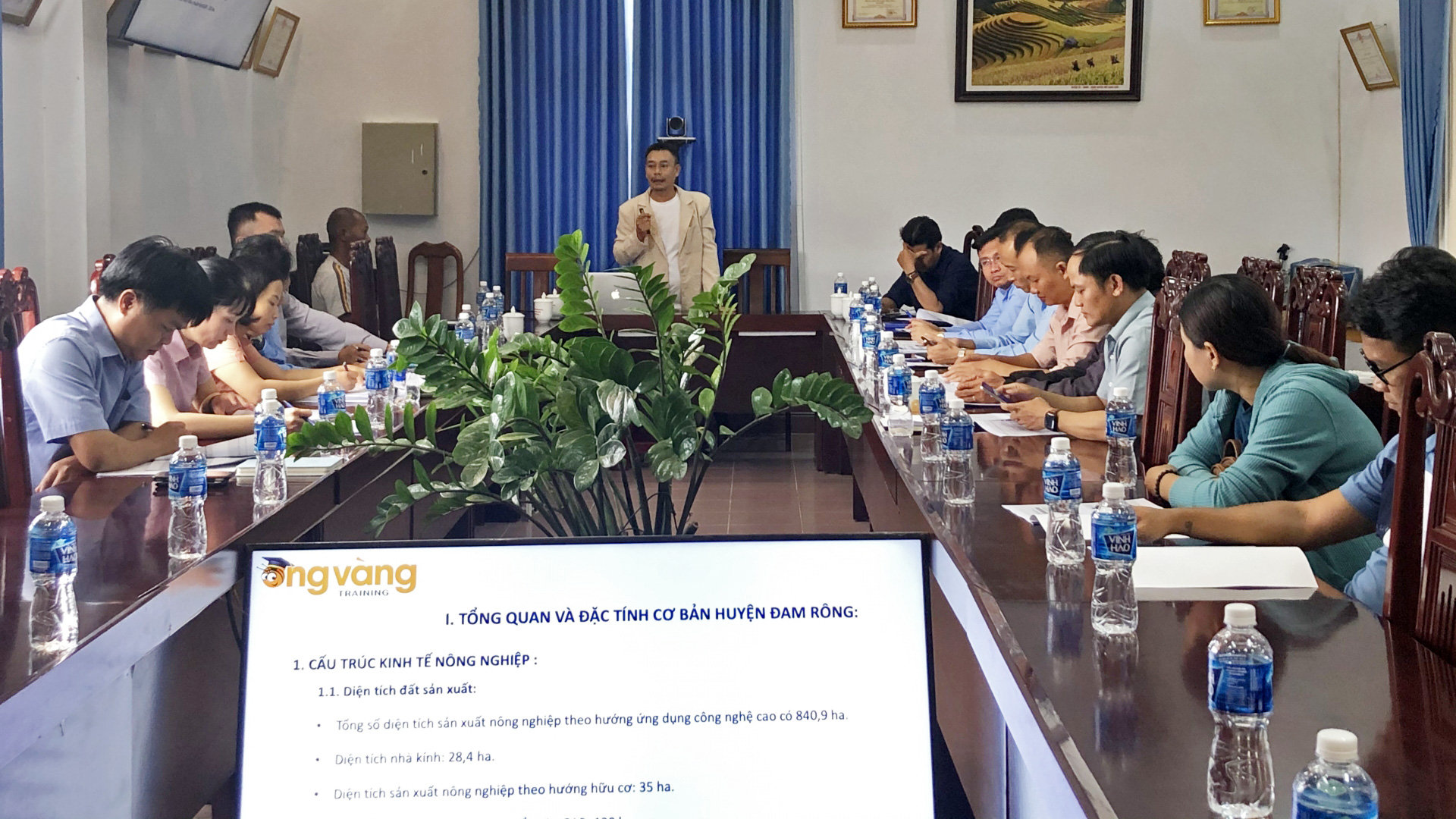 Phát biểu ý kiến trong Hội thảo