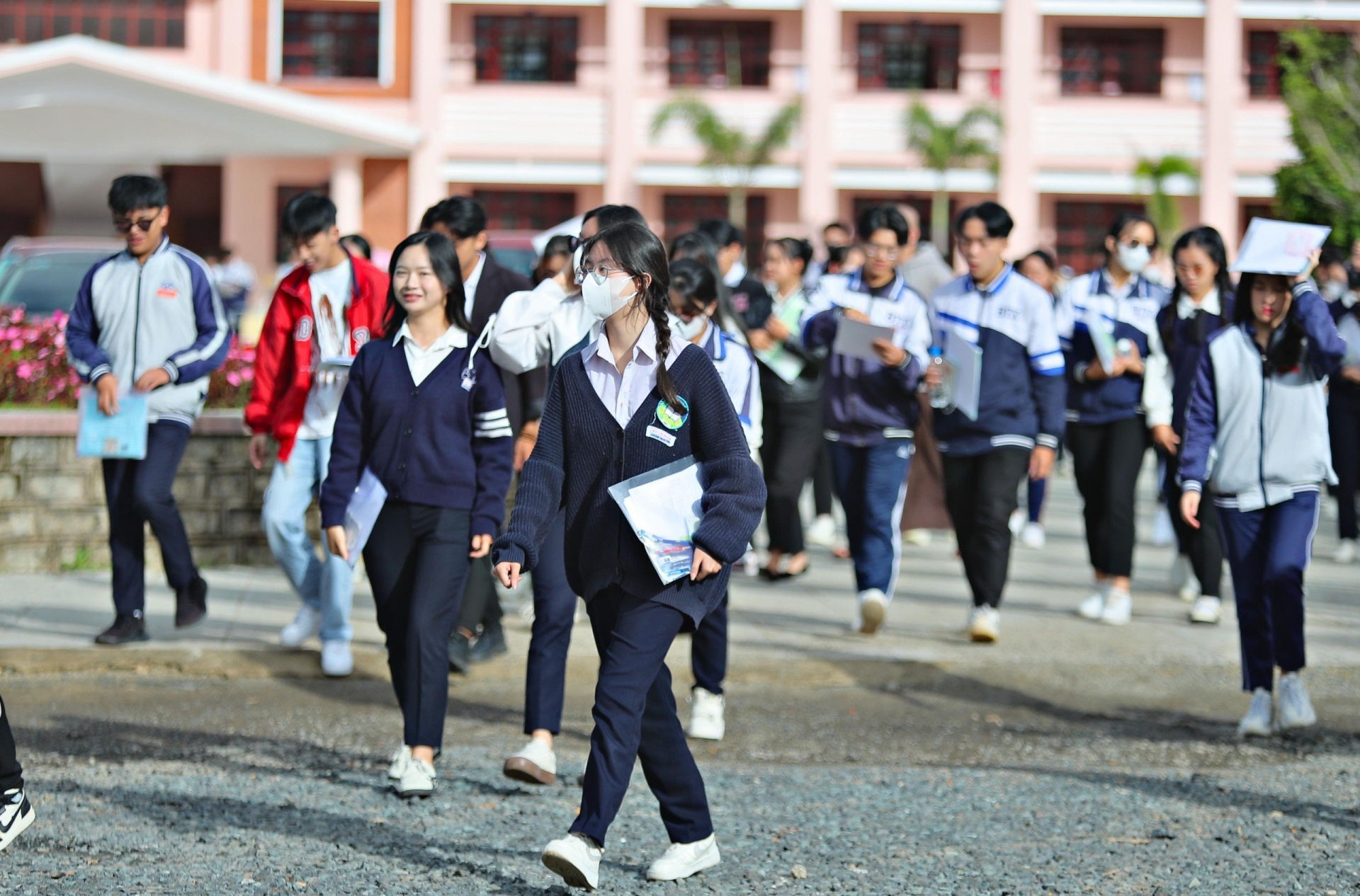 Khép lại kỳ thi tốt nghiệp trung học phổ thông 2024 băng môn thi Ngoại ngữ..jpg