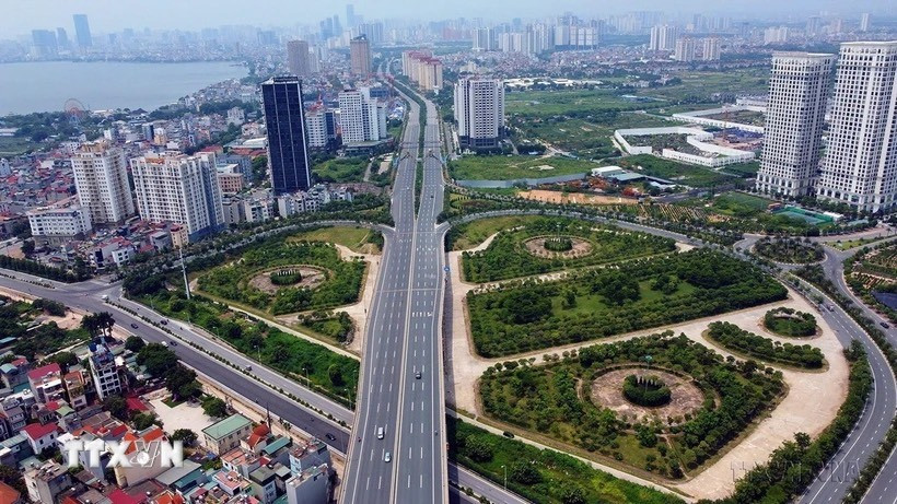 Đường Võ Chí Công nối cầu Nhật Tân với trung tâm thành phố Hà Nội. (Ảnh: Huy Hùng/TTXVN)