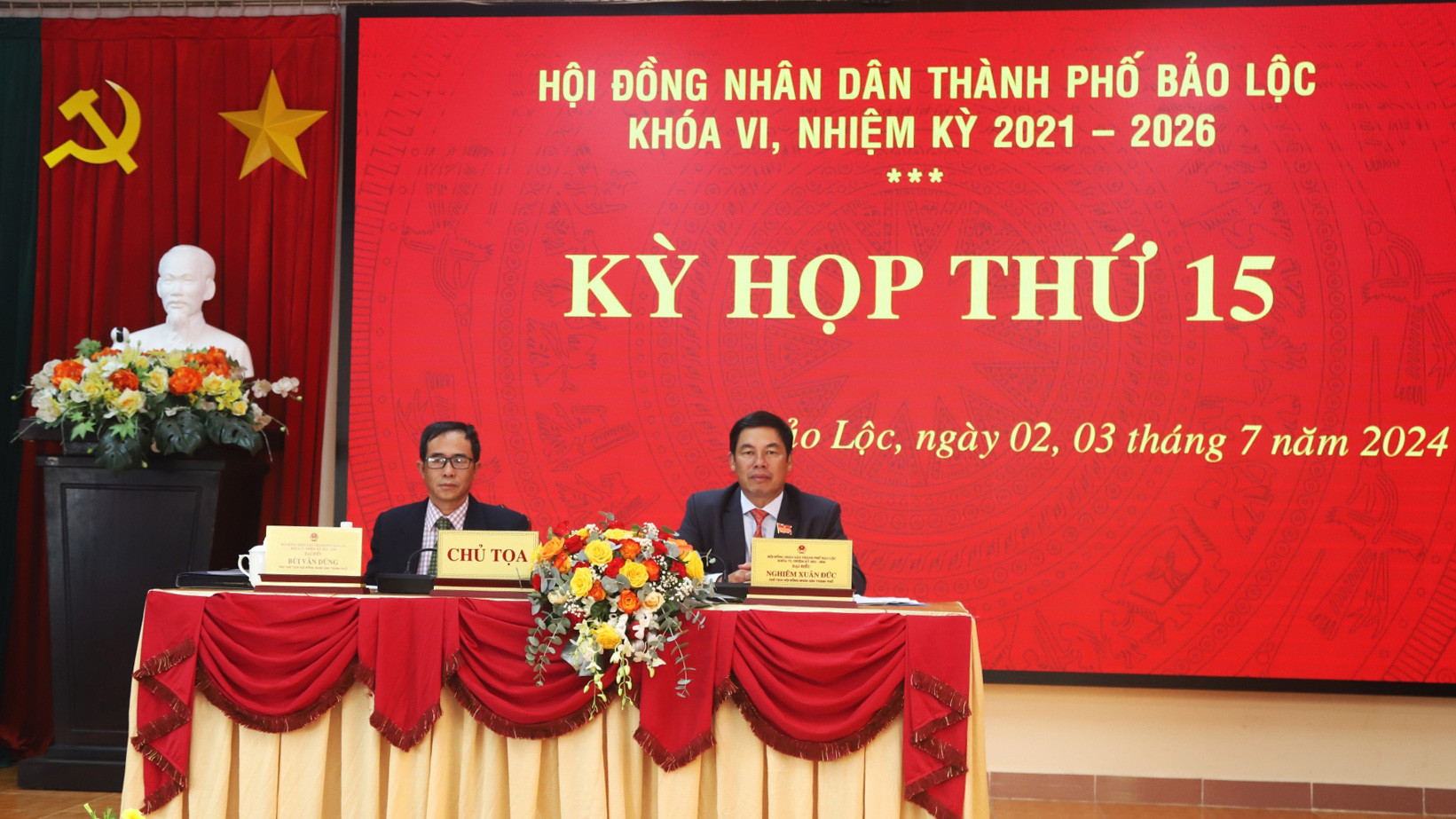 Các đồng chí Chủ tọa điều hành Kỳ họp