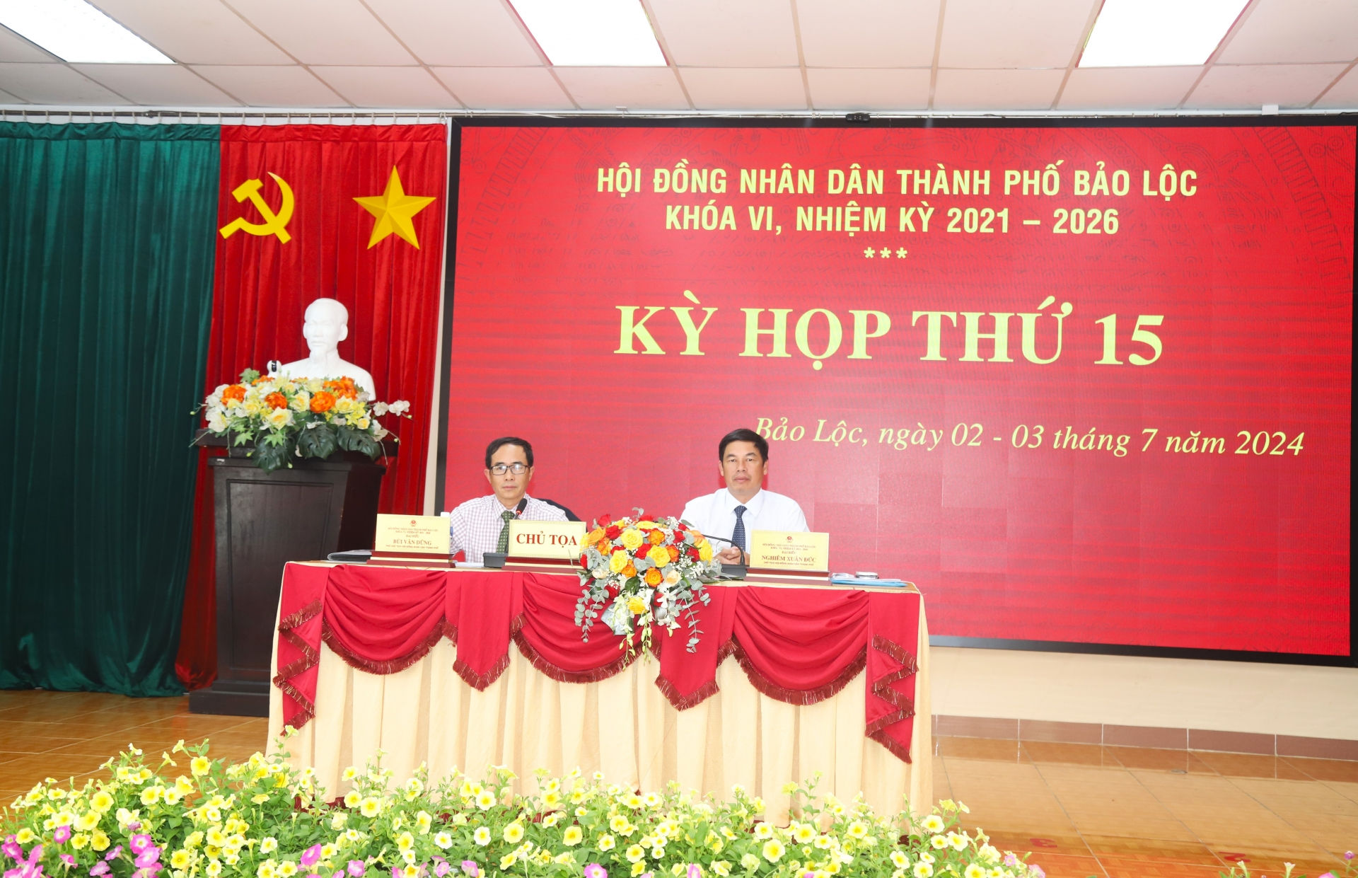 Các đồng chí Chủ tọa điều hành Kỳ họp