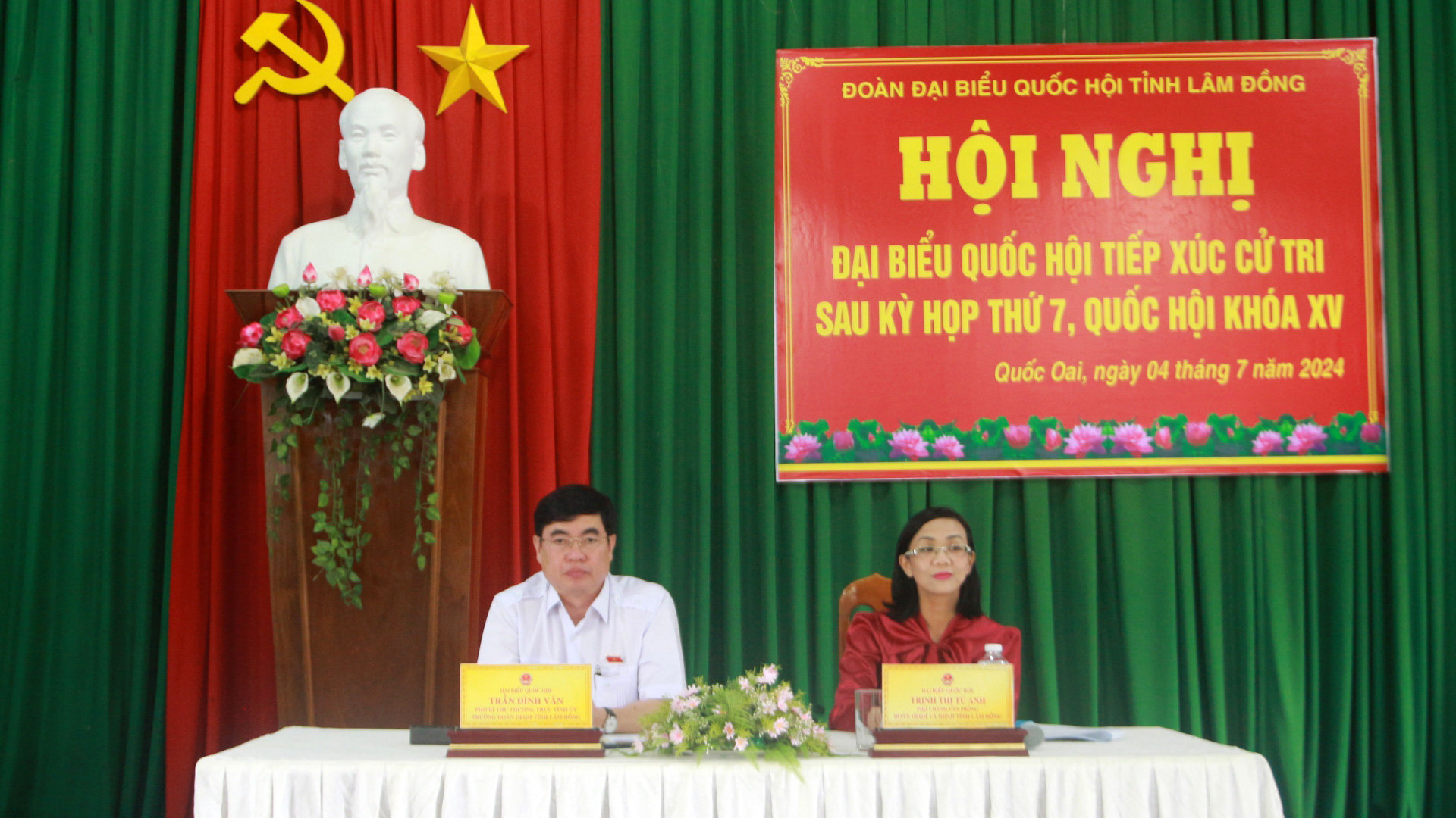 ĐBQH Trần Đình Văn và Trịnh Thị Tú Anh tiếp xúc cử tri tại xã Quốc Oai