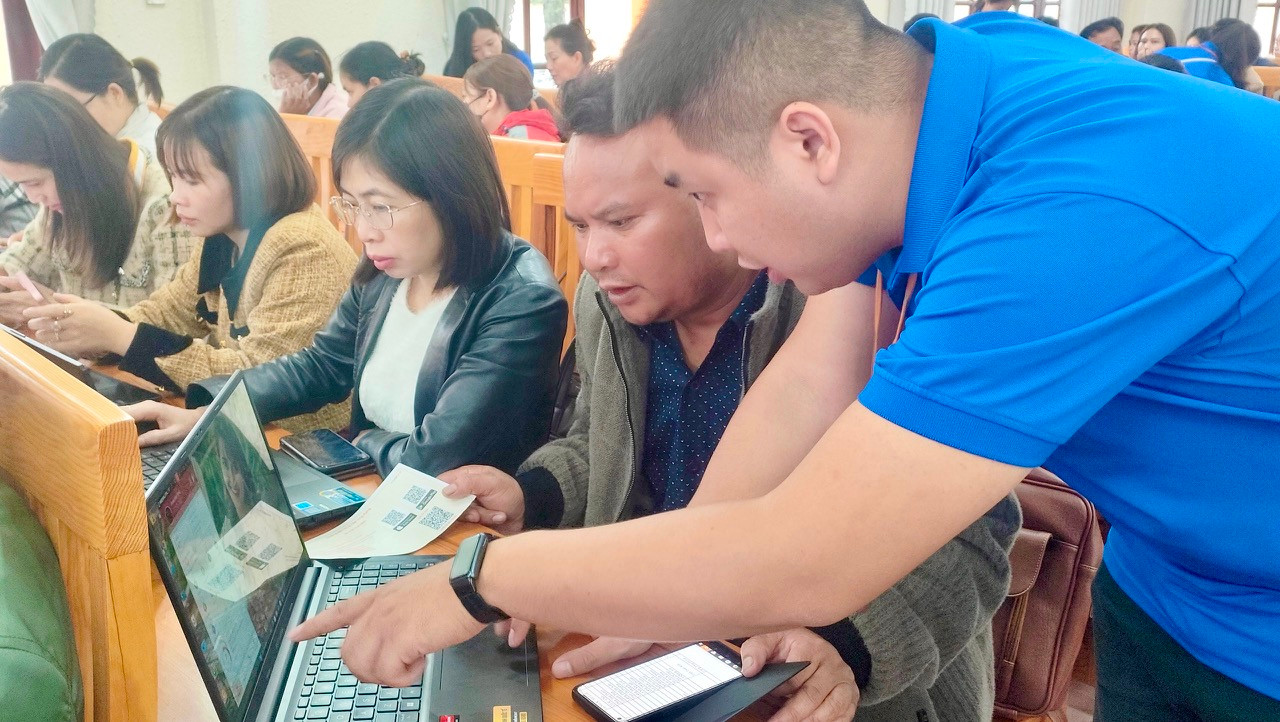 MobiFone Lâm Đồng hướng dẫn cài đặt, vận hành phần mềm “Sổ tay đảng viên điện tử”