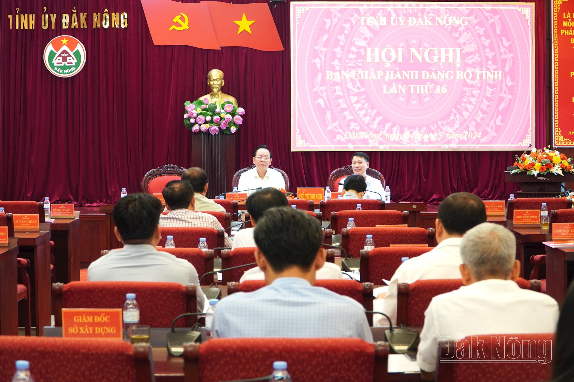 Đồng chí Vũ Tiến Lư, Bí thư Huyện ủy Đắk Glong cho rằng, hiện nay, huyện đang gặp khó về giáo viên, trường học cho học sinh ở xã Quảng Hòa