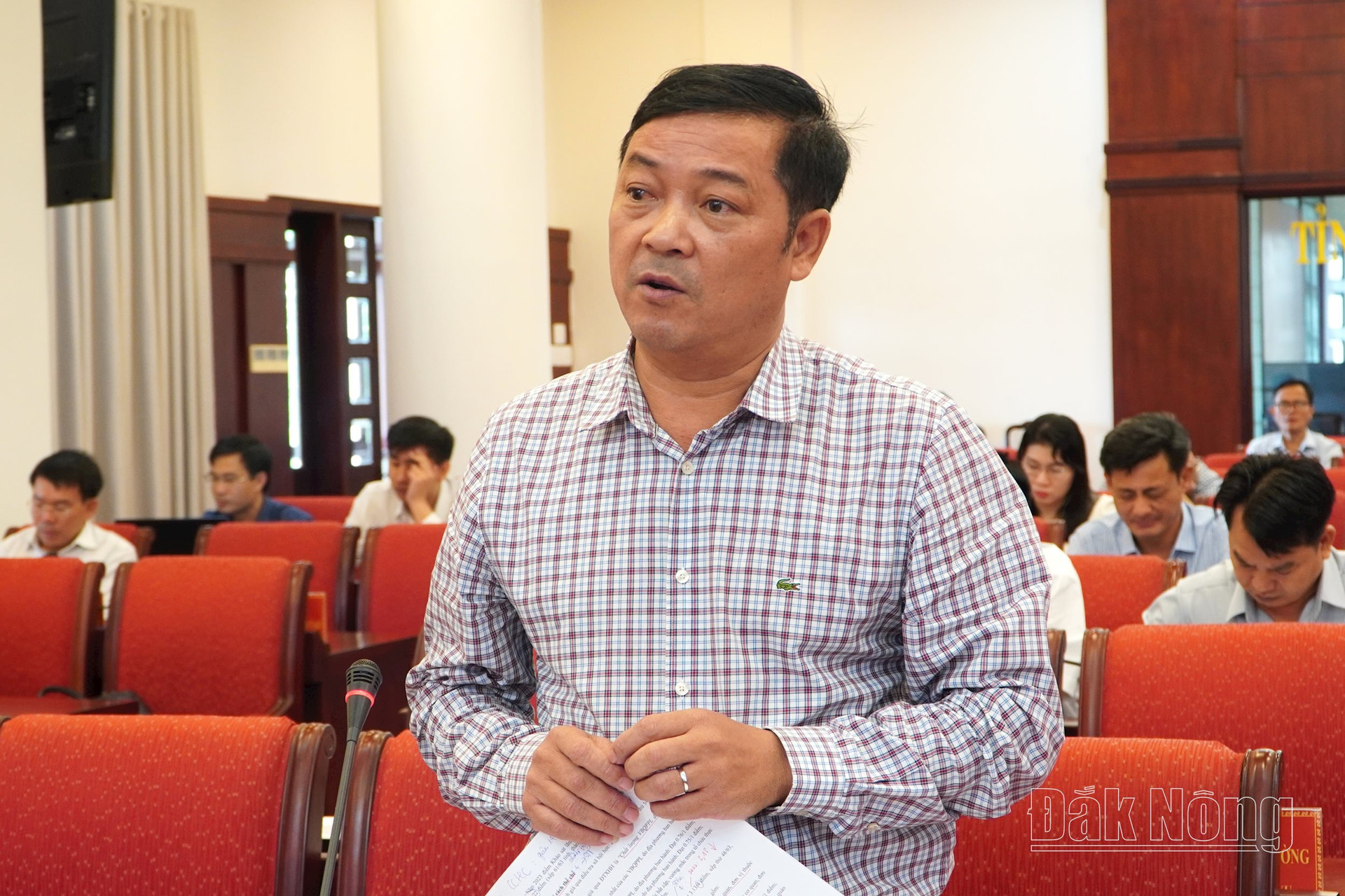 Phát biểu thảo luận tại tổ 1đồng chí Lê Trọng Yên, TUV, Phó Chủ tịch UBND tỉnh cho rằng, trong công tác quản lý, bảo vệ rừng, việc tốt nhất, hiệu quả nhất là tái sinh rừng