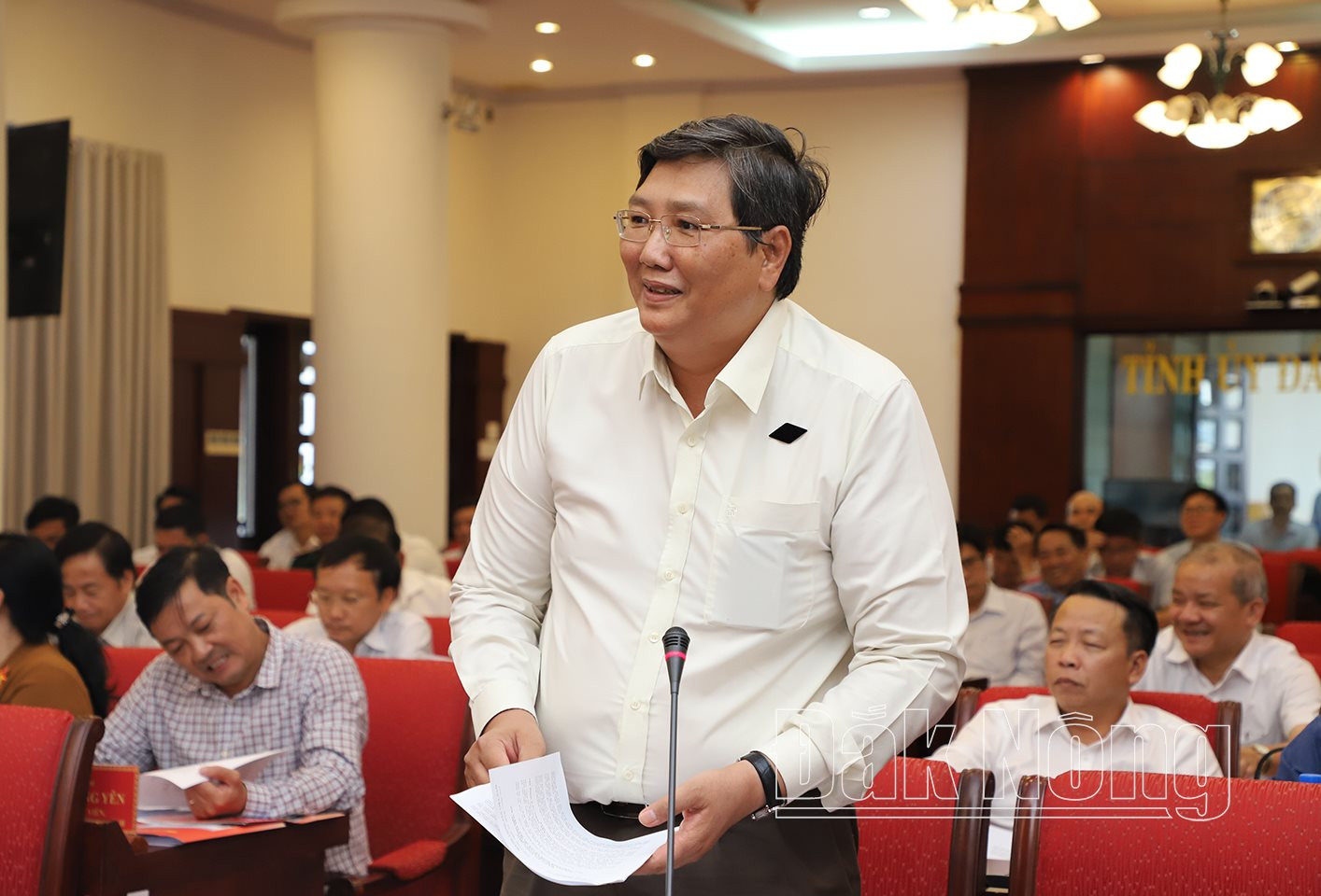 Đồng chí Lê Văn Chiến, UVBTV Tỉnh ủy, Phó Chủ tịch Thường trực UBND tỉnh Đắk Nông giải trình về các vấn đề liên quan đến công tác quy hoạch