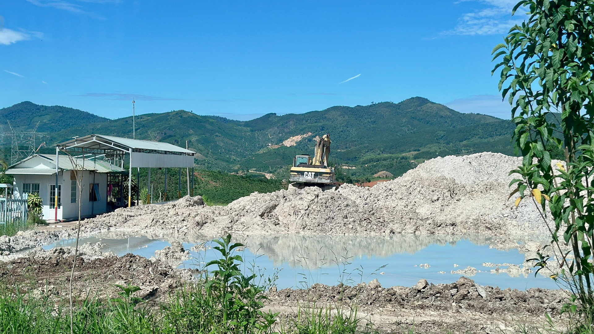 Để đạt được tốc độ tăng trưởng tối thiểu 7,2% trong năm 2024, các ngành nghề trong cả 3 khu vực đều cần có giải pháp đột phá và điều kiện thời tiết thuận lợi...