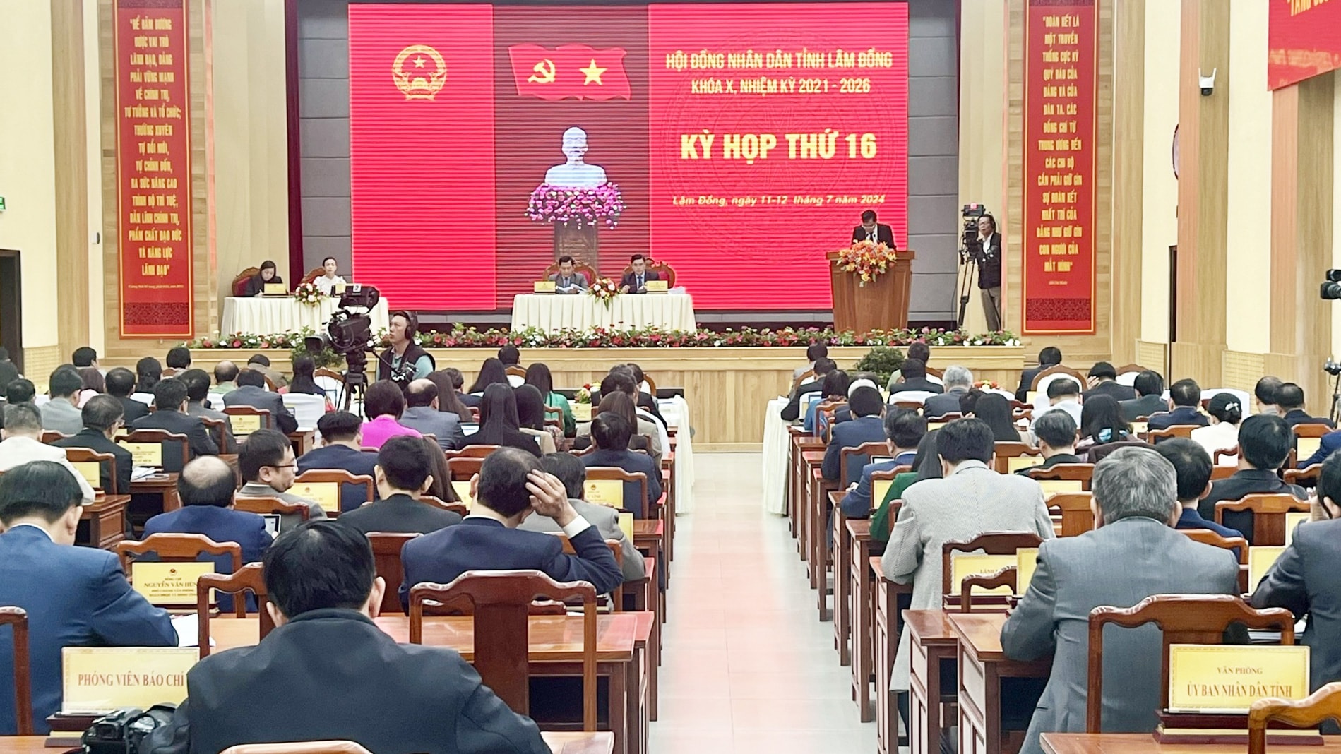 Đại biểu nghe giải trình của Phó Chủ tịch UBND tỉnh và đề ra nhiệm vụ giải pháp trọng tâm 6 tháng cuối năm 2024